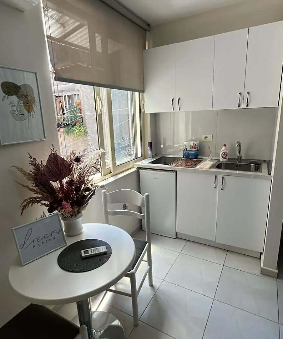 Urban Retreat Apartments Tirana 0*,